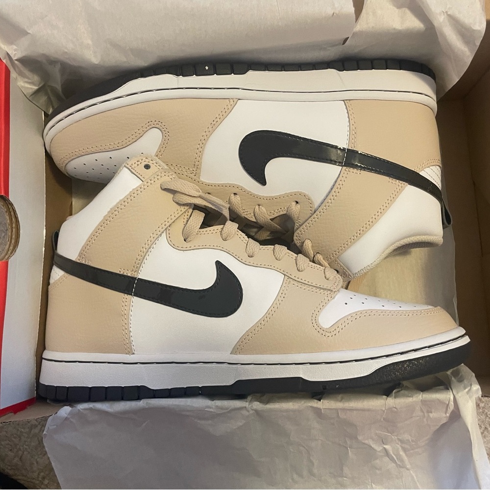 NEW IN BOX Nike dunk high woman’s